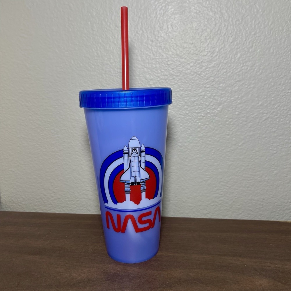 NASA Plastic Drink Tumbler With Screw On Lid &‎ Straw Blue Red Collectible